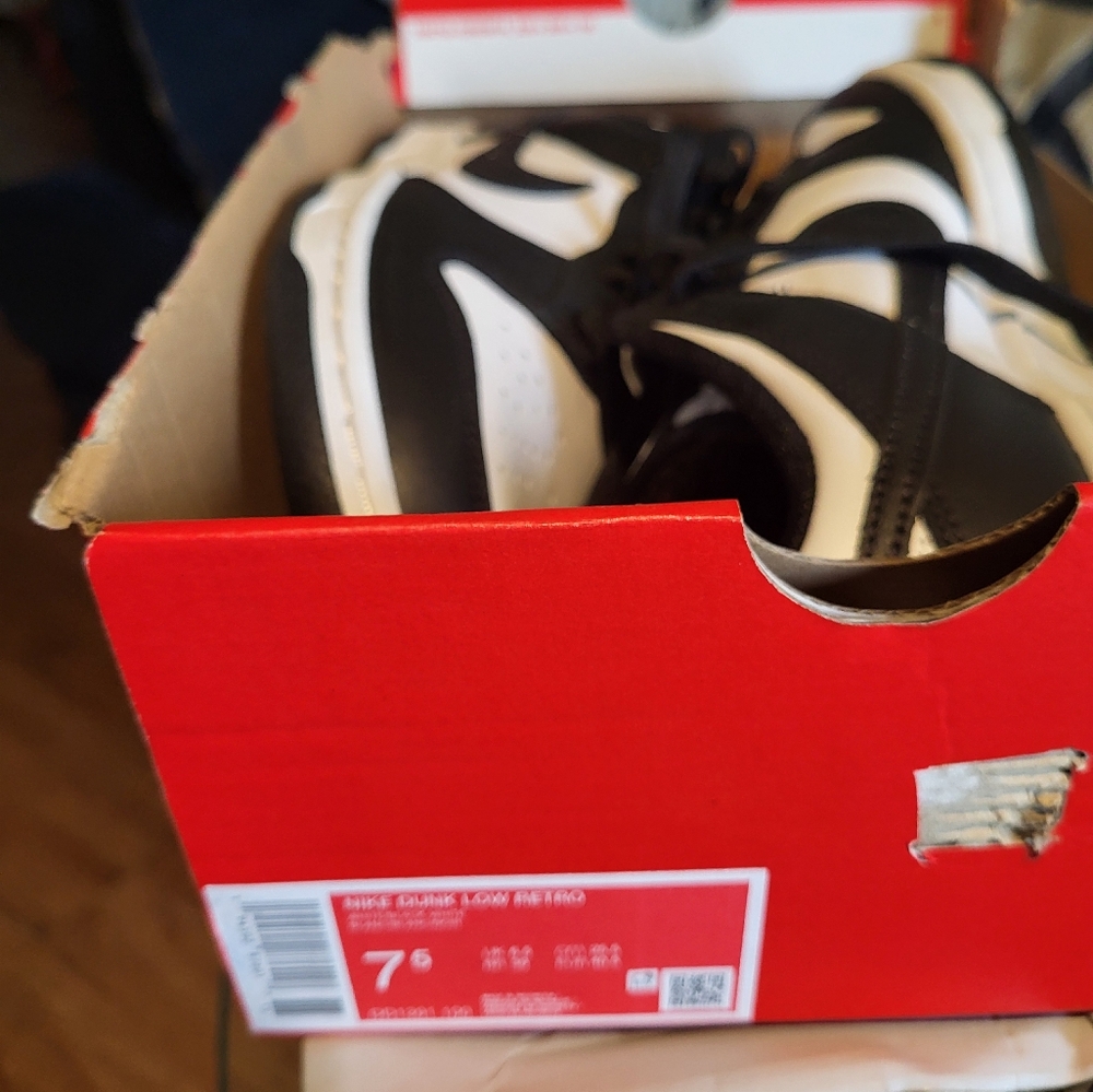 Dunks - Picture 2 of 2